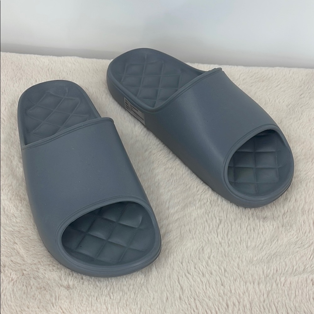 GOODFELLOW & CO SIZE 9 Men's Gray Slide Sandals